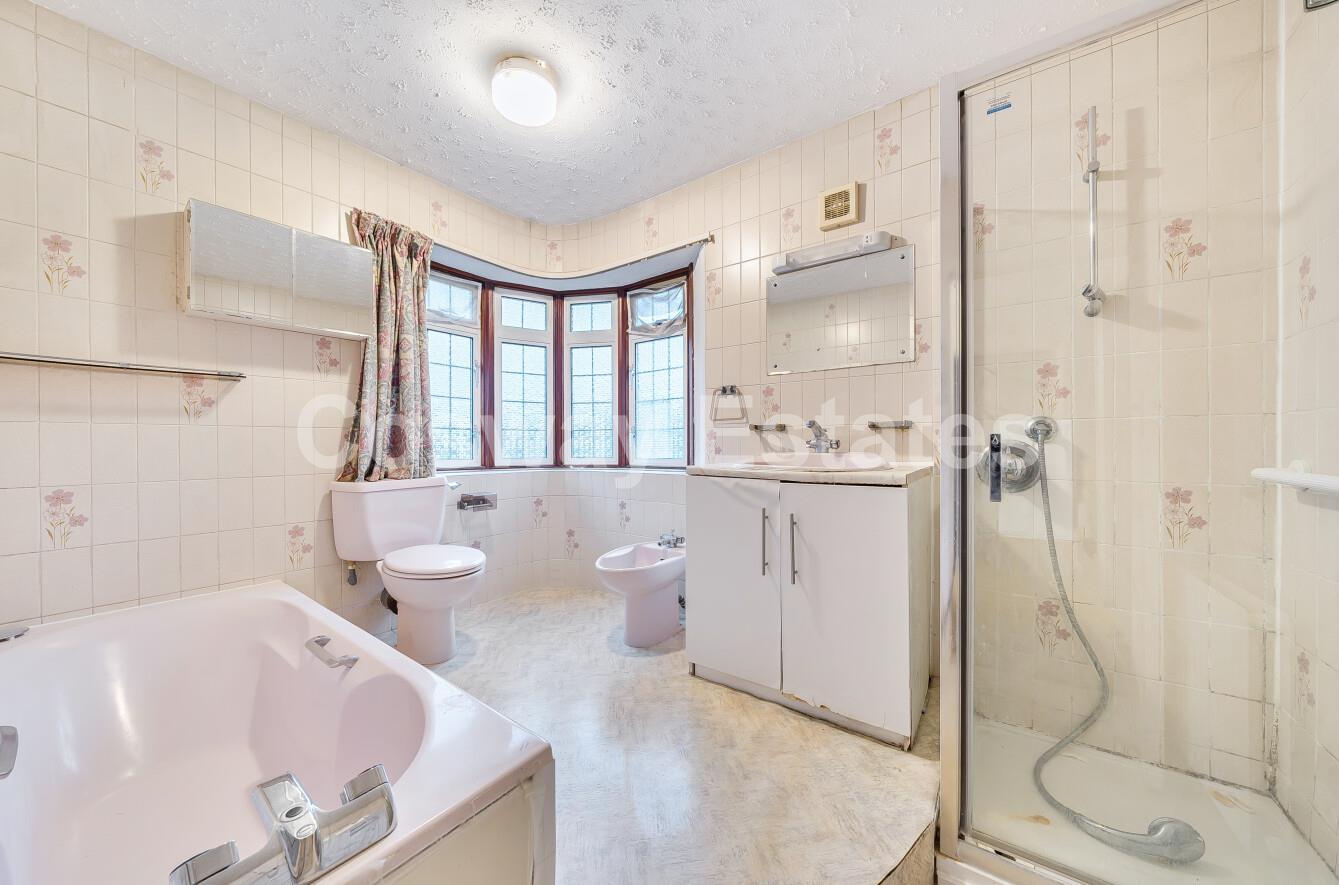 Blackwell Gardens, Edgware, HA8, Edgware